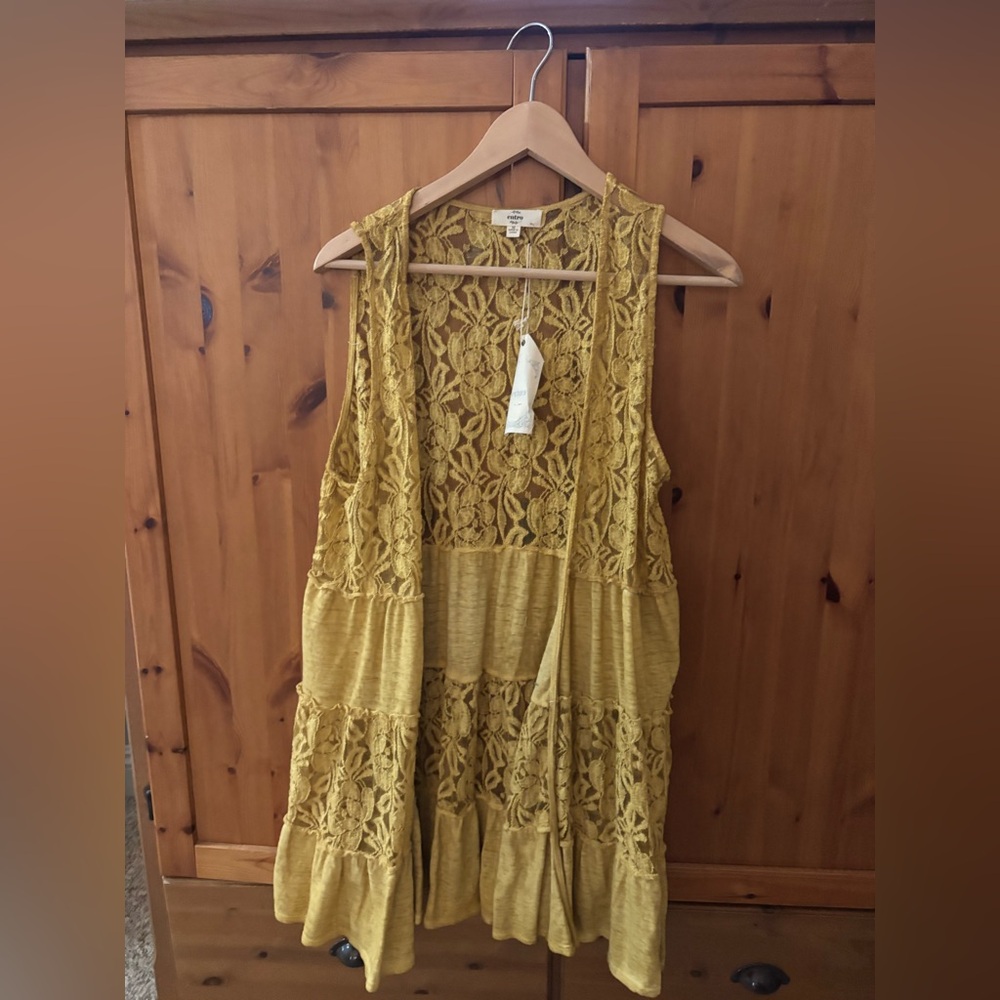 NWT. Gold Lace Ruffle Vest.